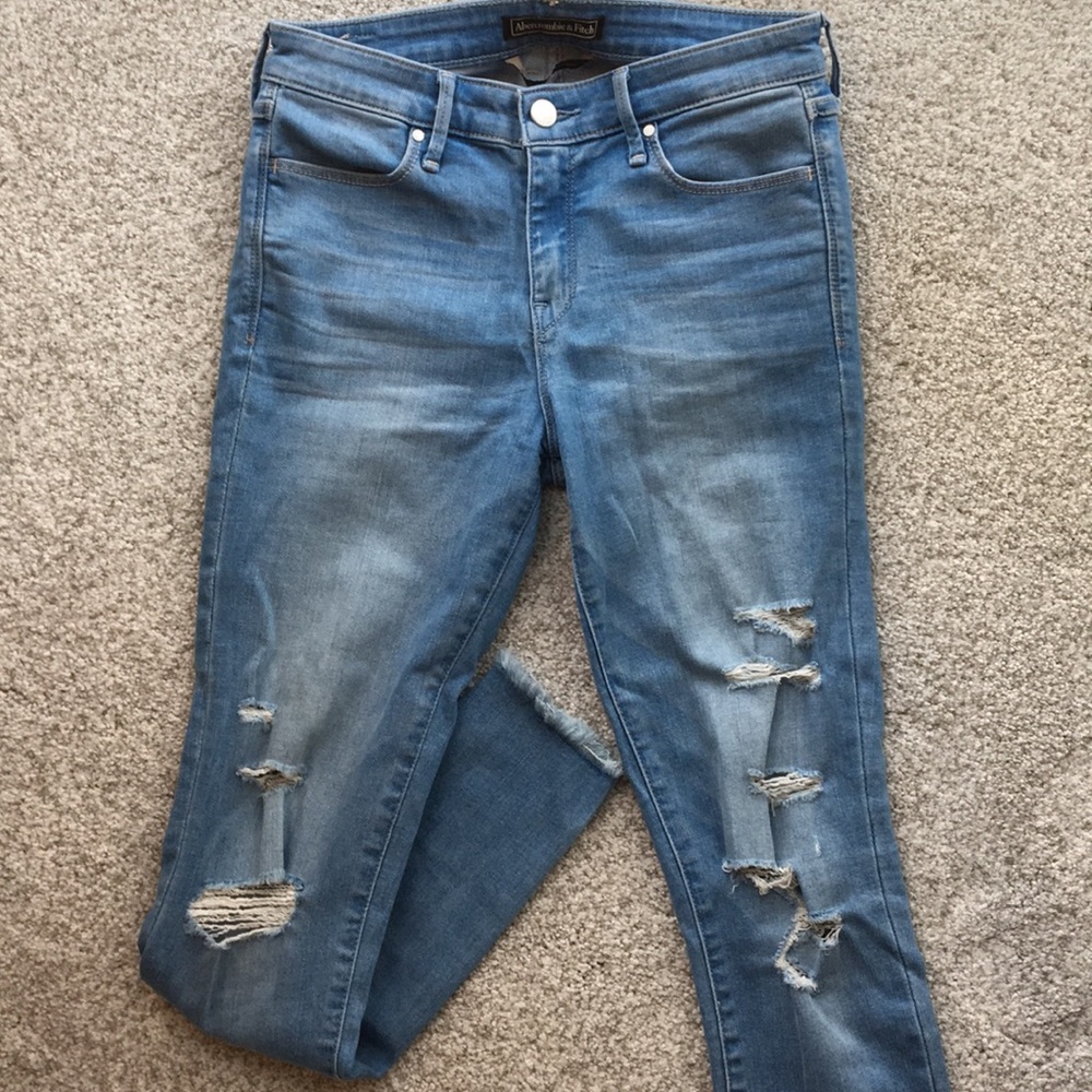 Abercrombie & Fitch Hi Rise Distressed Jegging - Picture 4 of 6